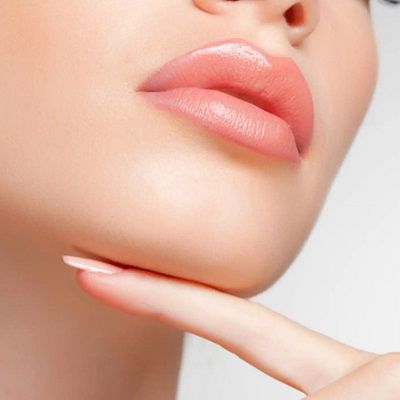 جراحة تصغير الشفاه في دبي وأبو ظبي | عيادة ديناميكية