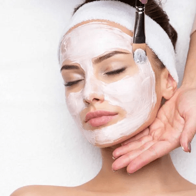 كيف يعتبر علاج تبييض البشرة آمنًا للبشرة الزيتونية؟