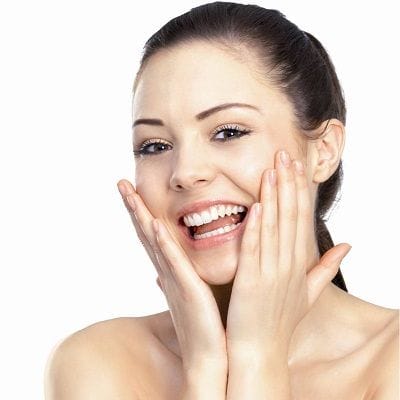 كيف يكون علاج تبييض البشرة آمناً للبشرة الزيتونية؟